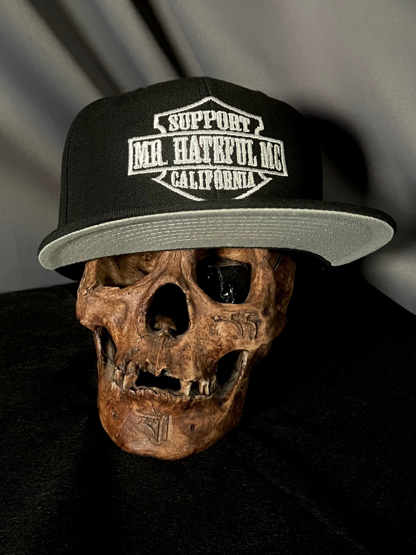 BLACK SUPPORT HAT WITH SHIELD