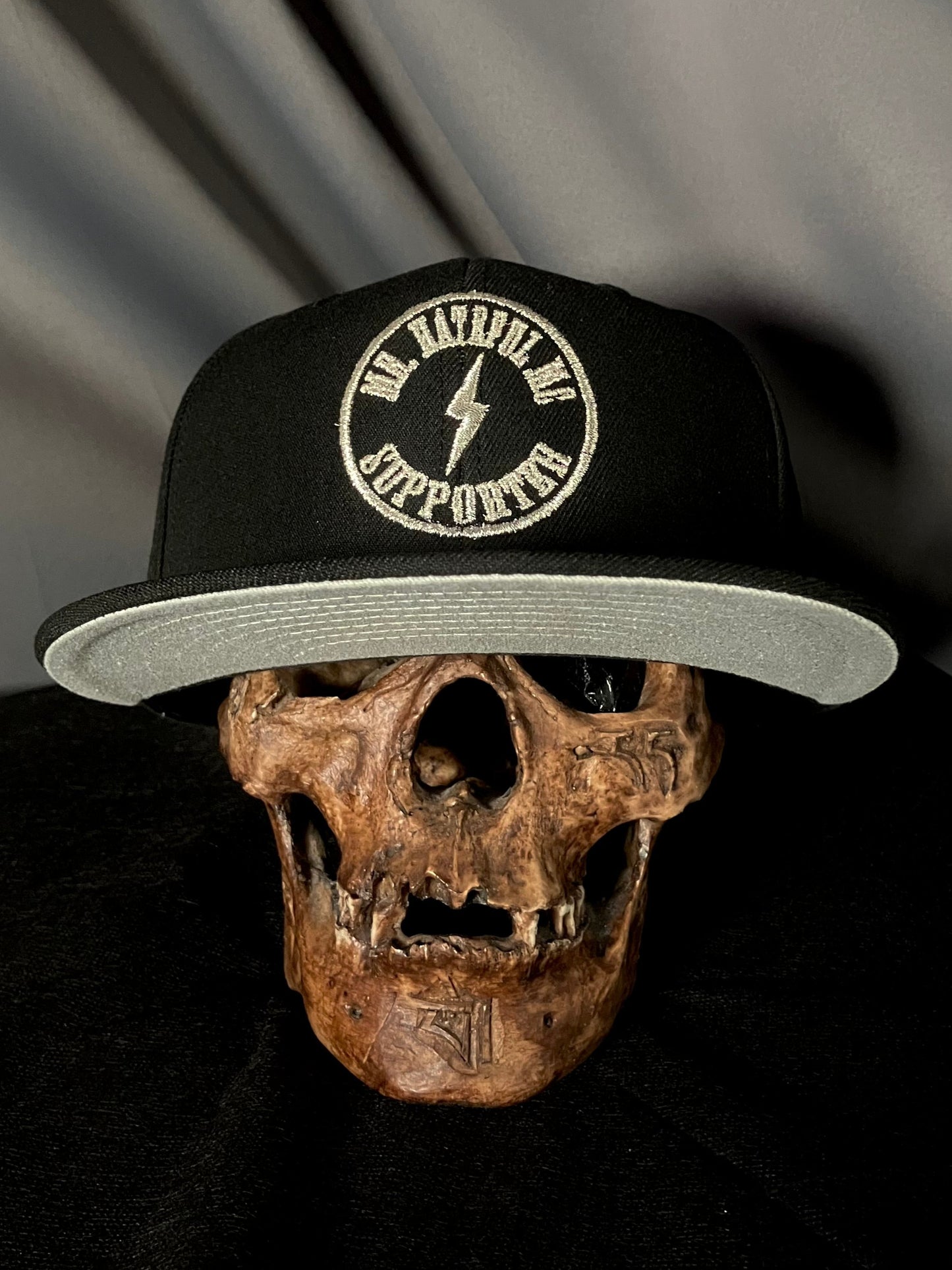 BLACK SUPPORT HAT
